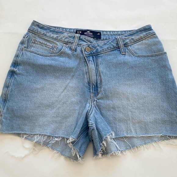Hollister ultra high-rise mom shorts 3 inch W30” - Picture 1 of 4